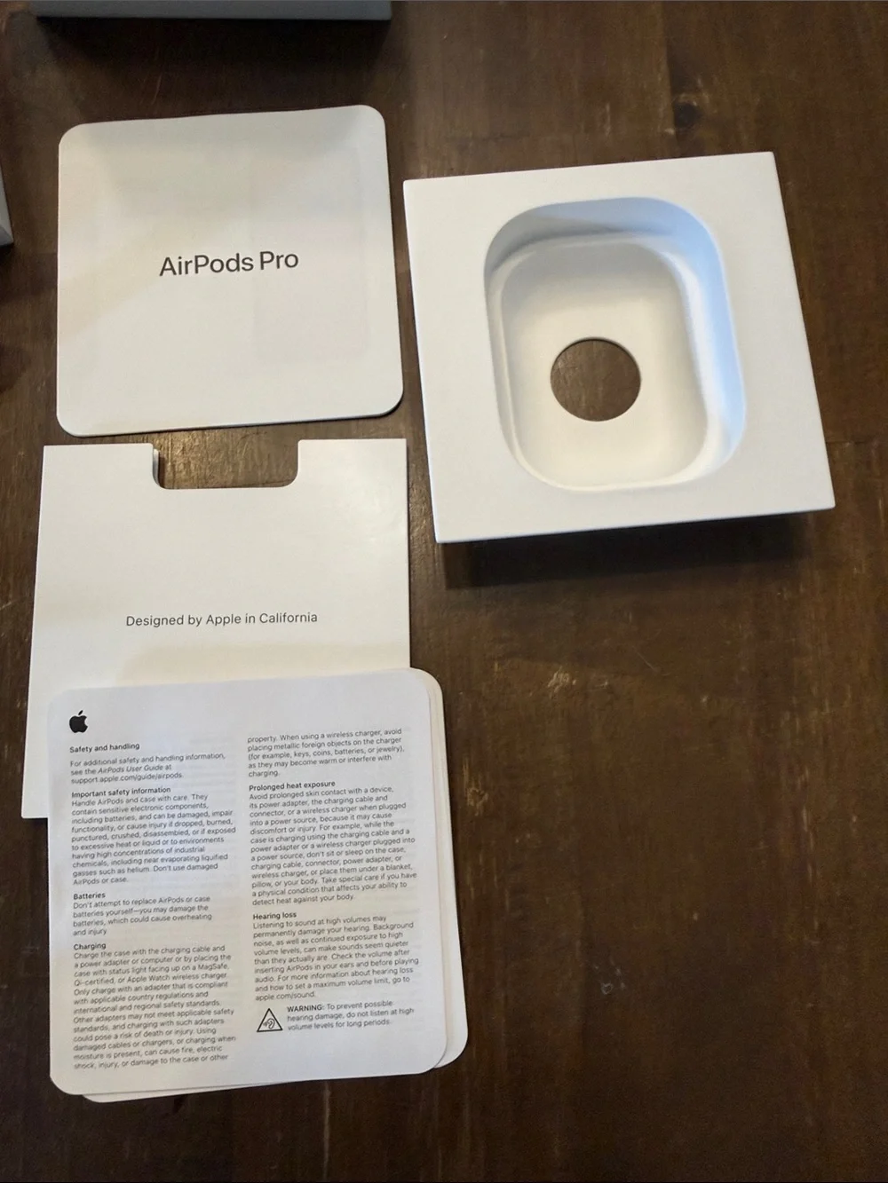 Air Pods Pro first gen with new tips included - Picture 5 of 6